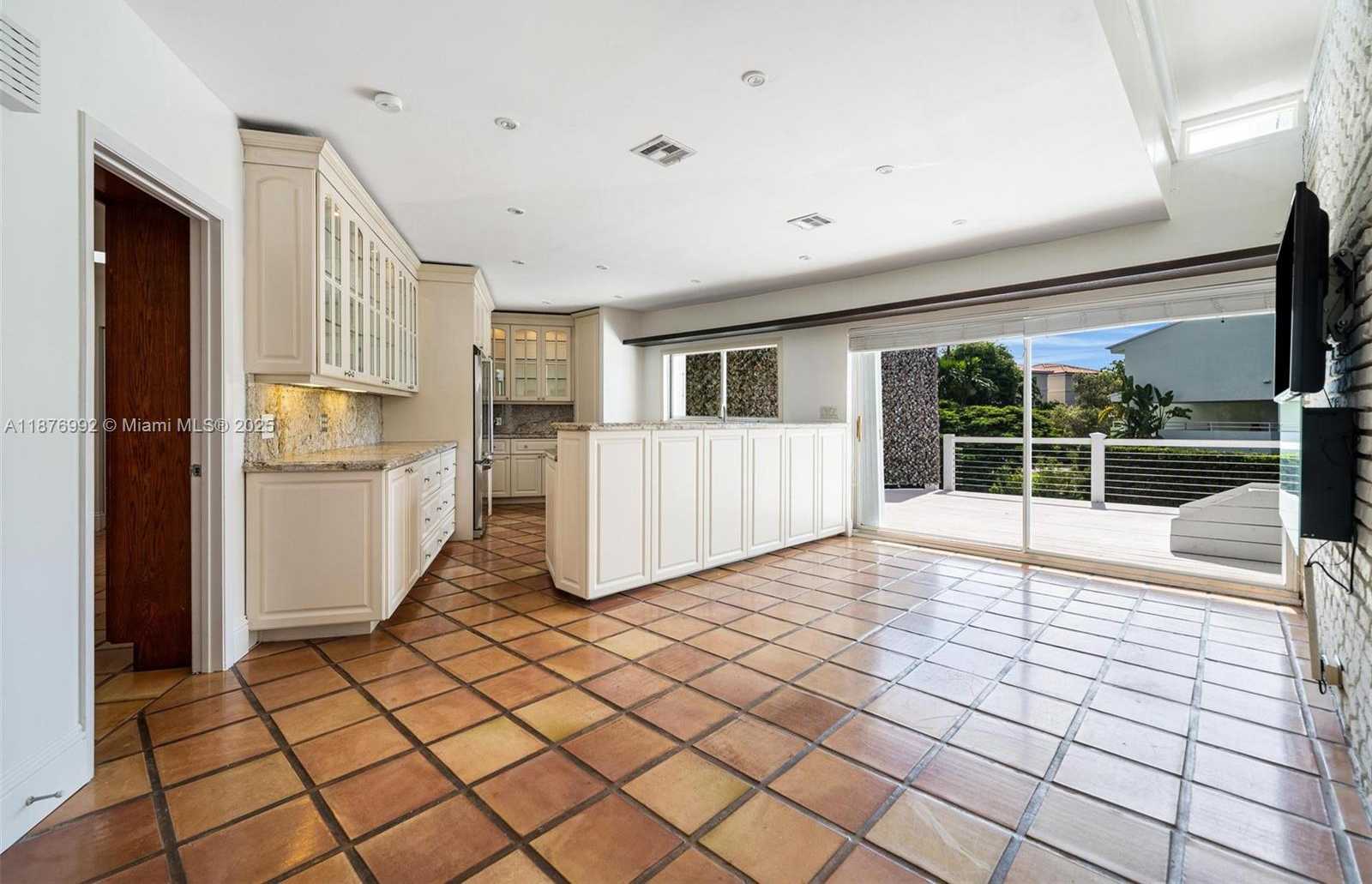 Small Image of 2120 SOUTH BAYSHORE DR, Miami Number 12