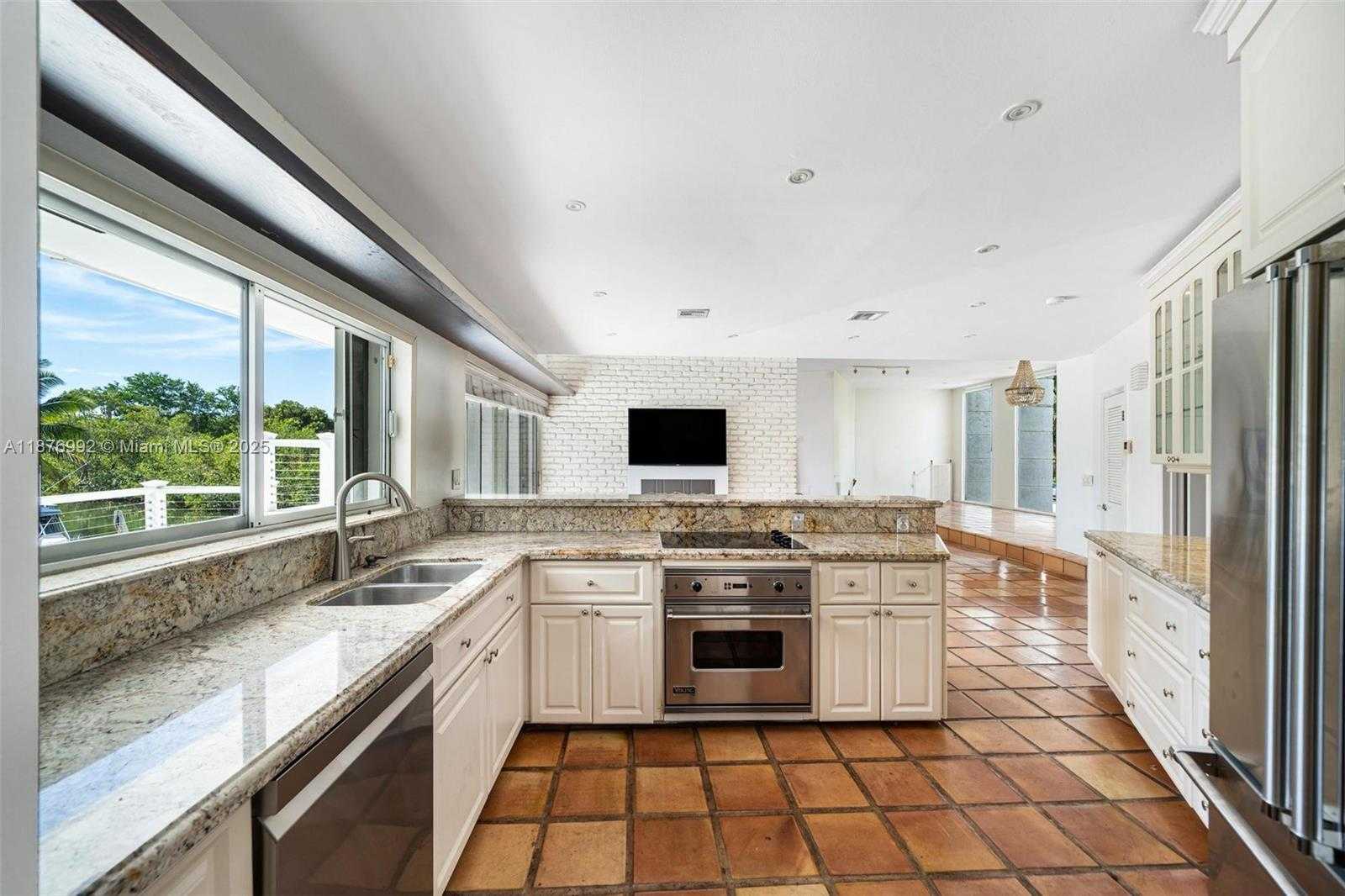 Small Image of 2120 SOUTH BAYSHORE DR, Miami Number 14