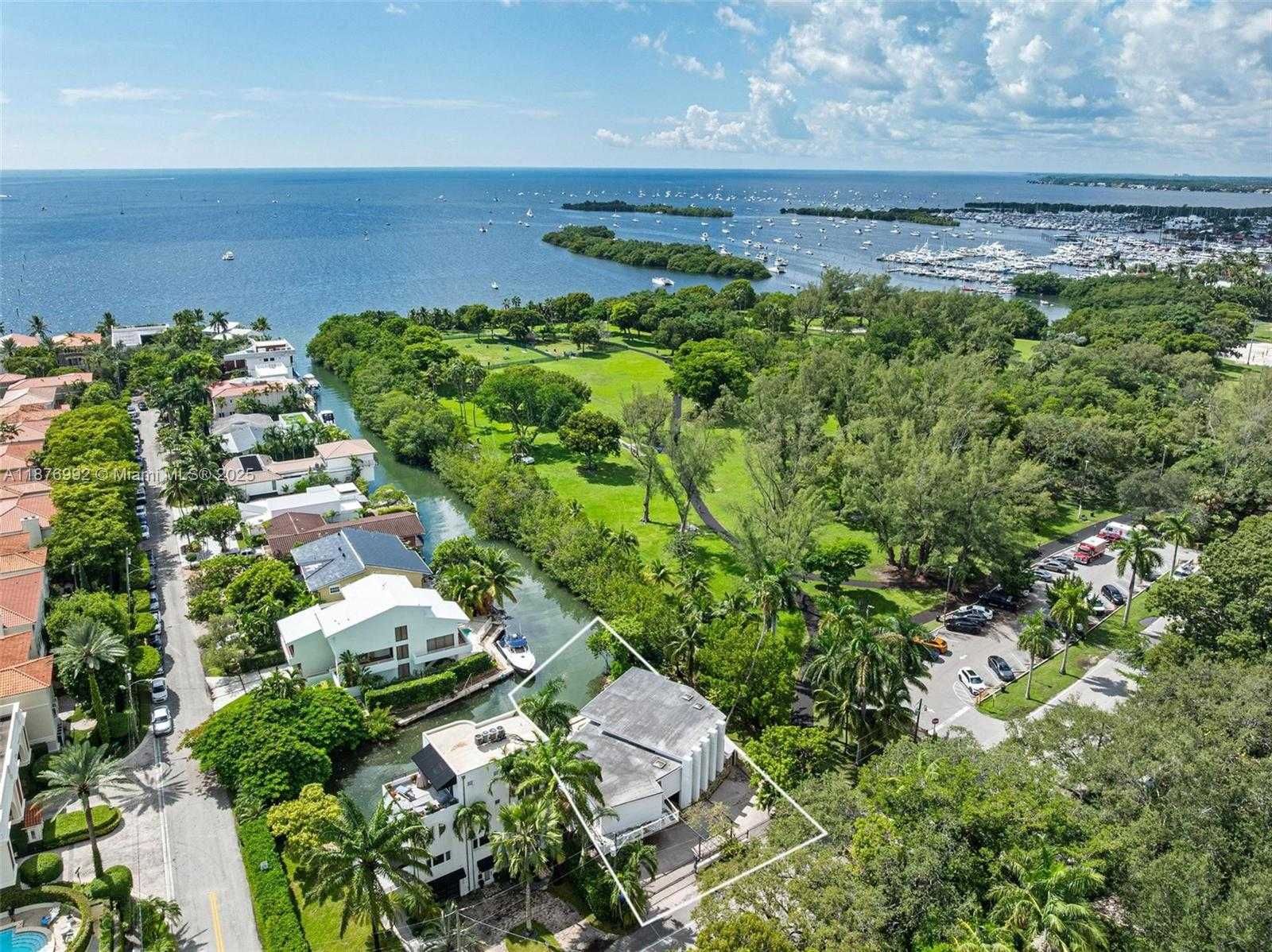 Small Image of 2120 SOUTH BAYSHORE DR, Miami Number 2