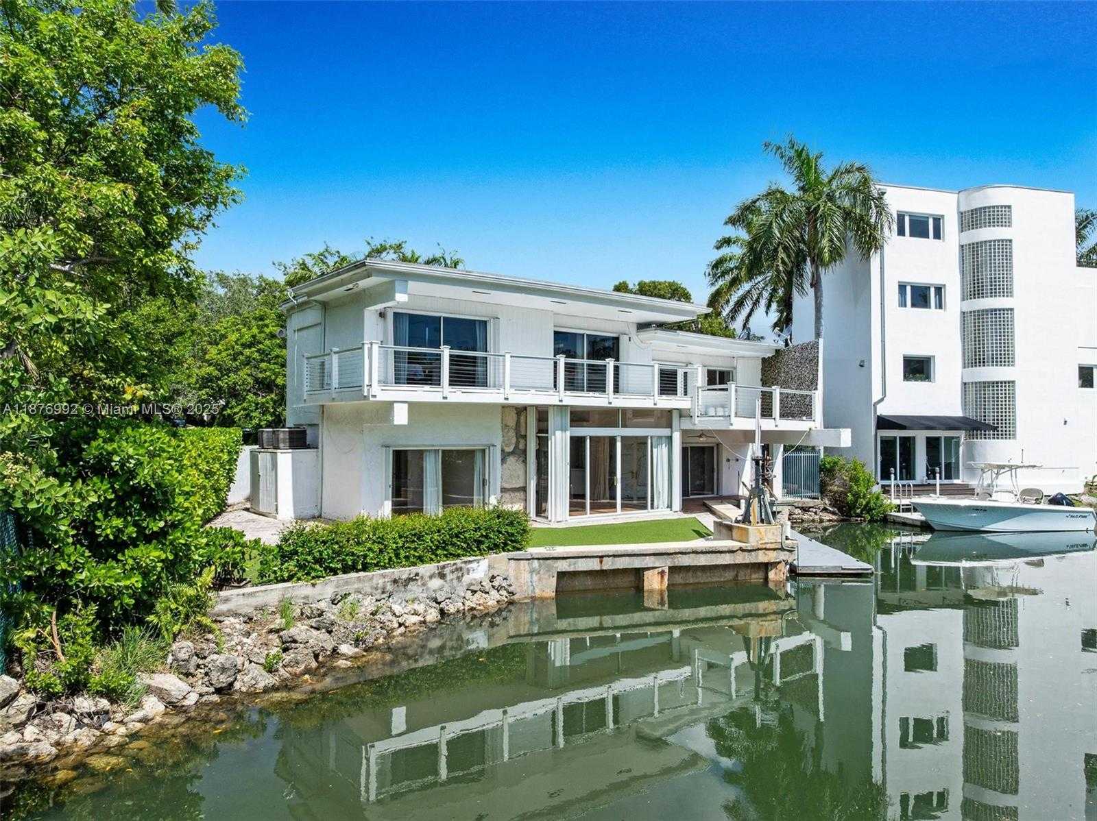 Small Image of 2120 SOUTH BAYSHORE DR, Miami Number 25