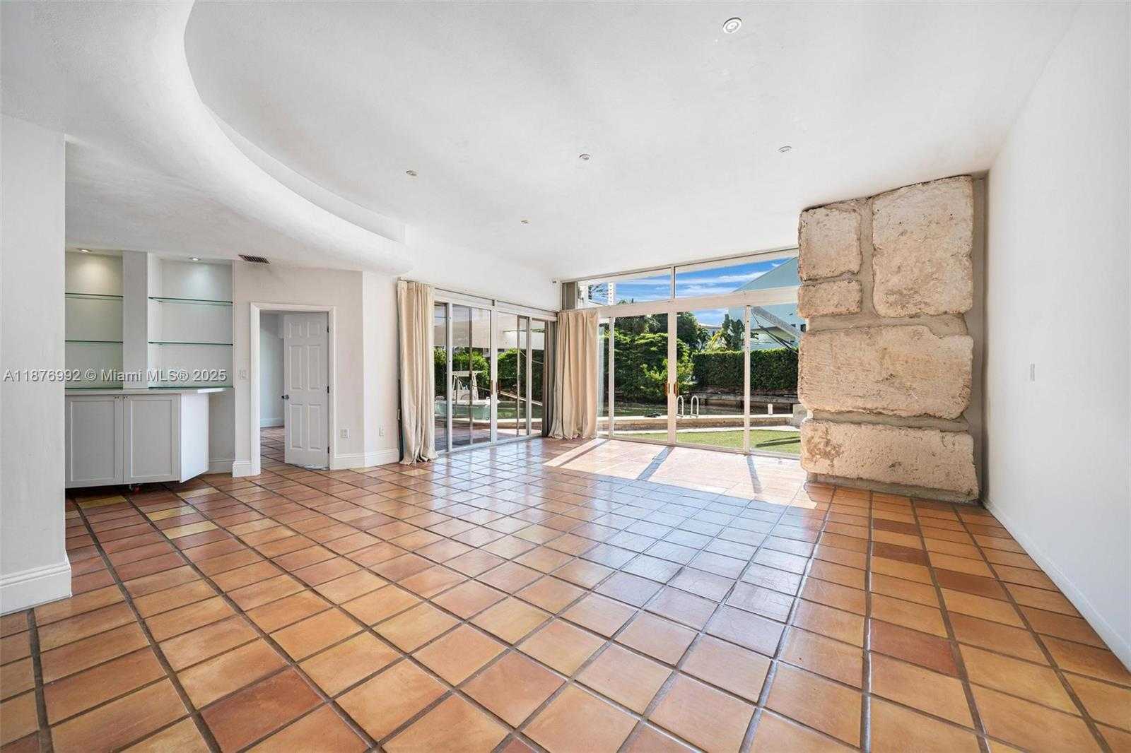 Small Image of 2120 SOUTH BAYSHORE DR, Miami Number 3