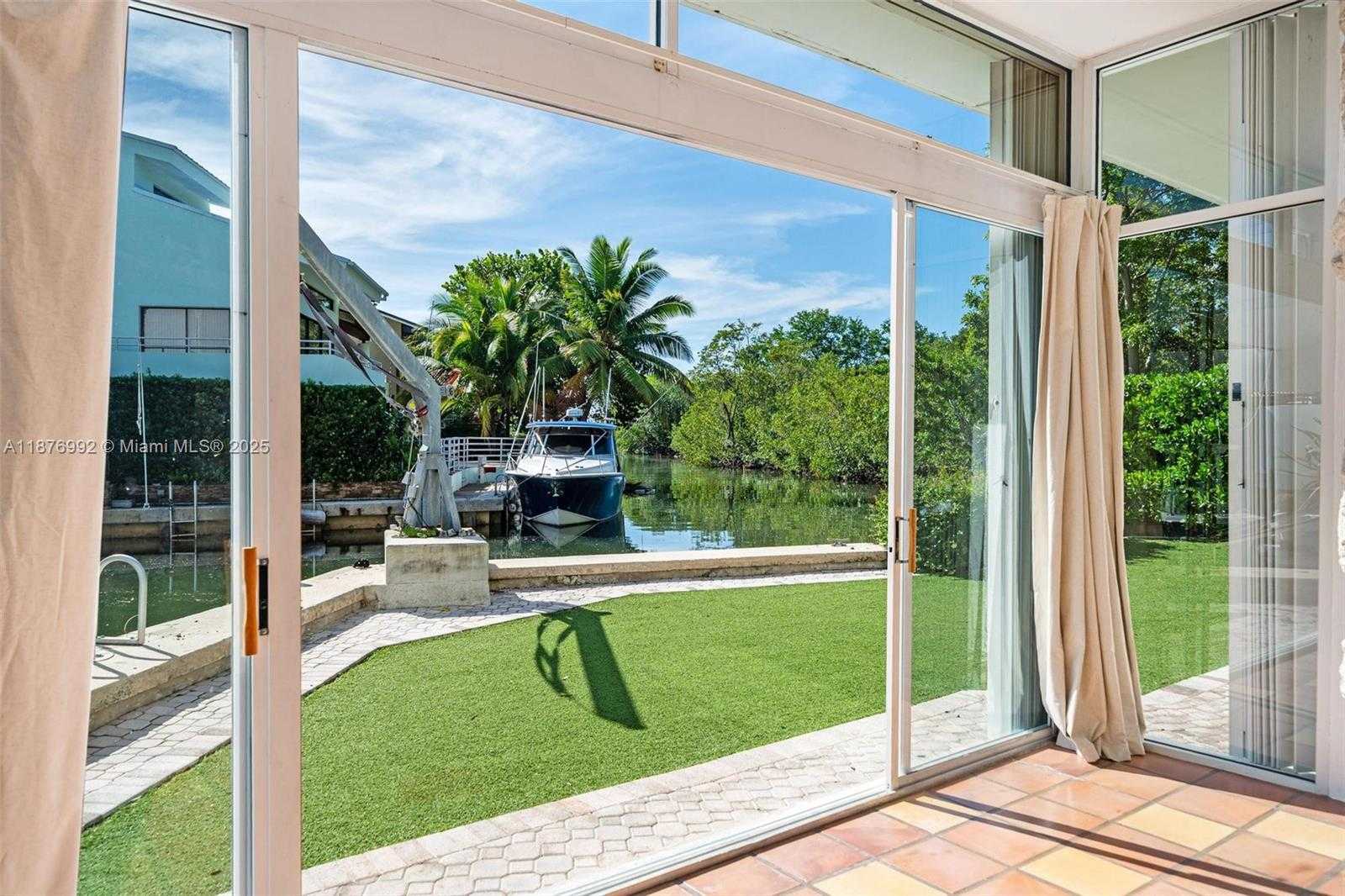 Small Image of 2120 SOUTH BAYSHORE DR, Miami Number 4