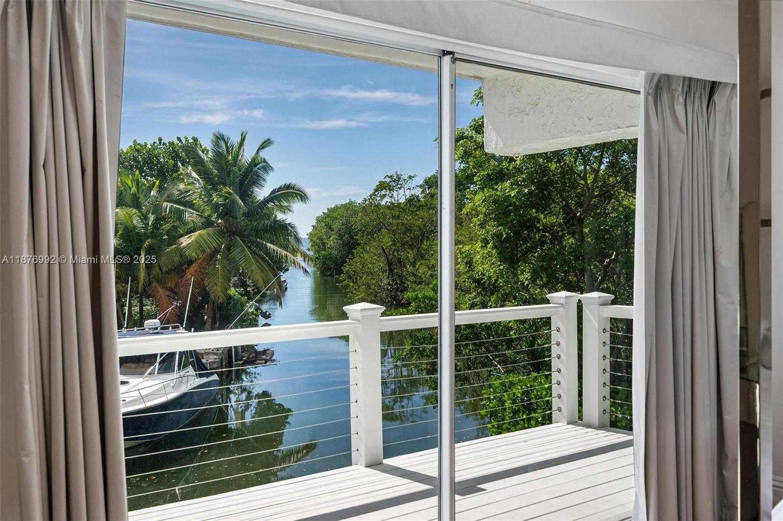 Small Image of 2120 SOUTH BAYSHORE DR, Miami Number 8