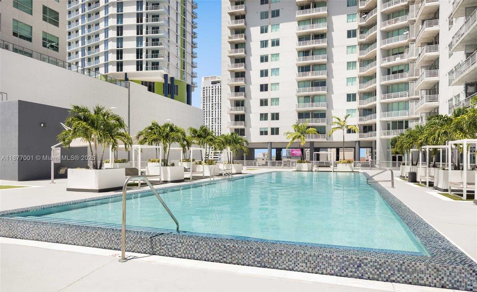 Small Image of 690 SOUTH WEST 1ST CT #PHI10, Miami Number 24