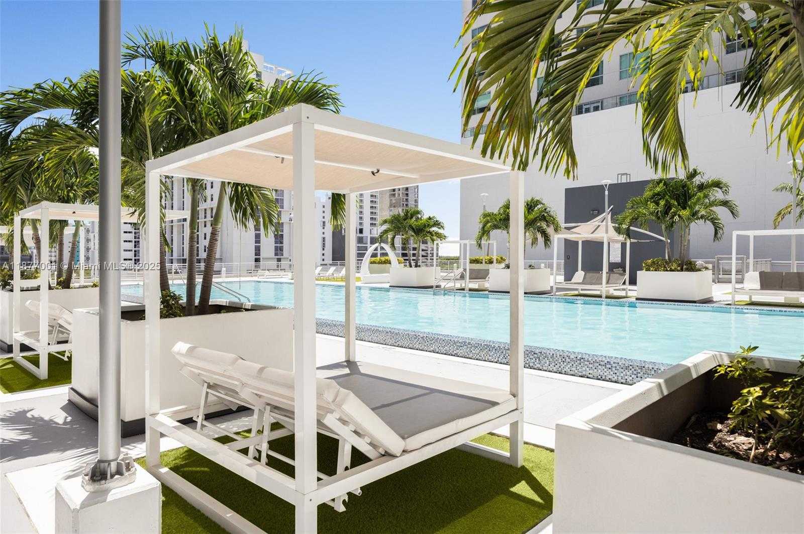 Small Image of 690 SOUTH WEST 1ST CT #PHI10, Miami Number 25