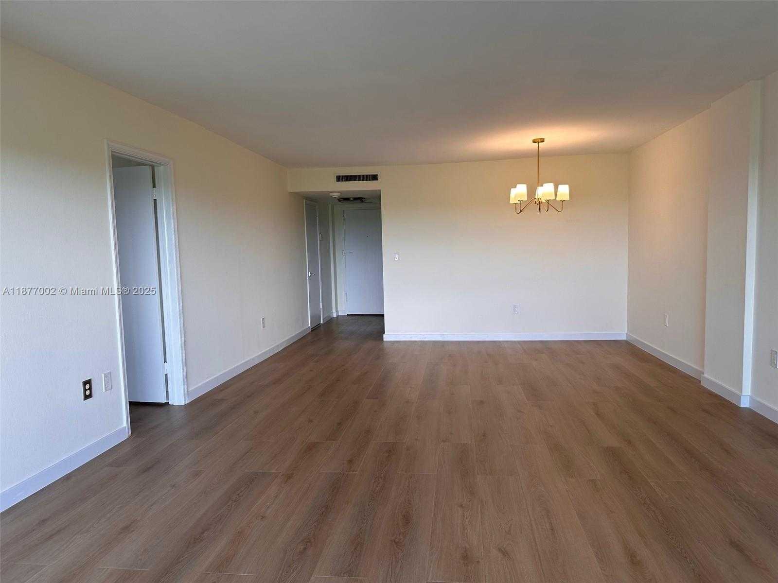 Small Image of 155 OCEAN LANE DR #706, Key Biscayne Number 5