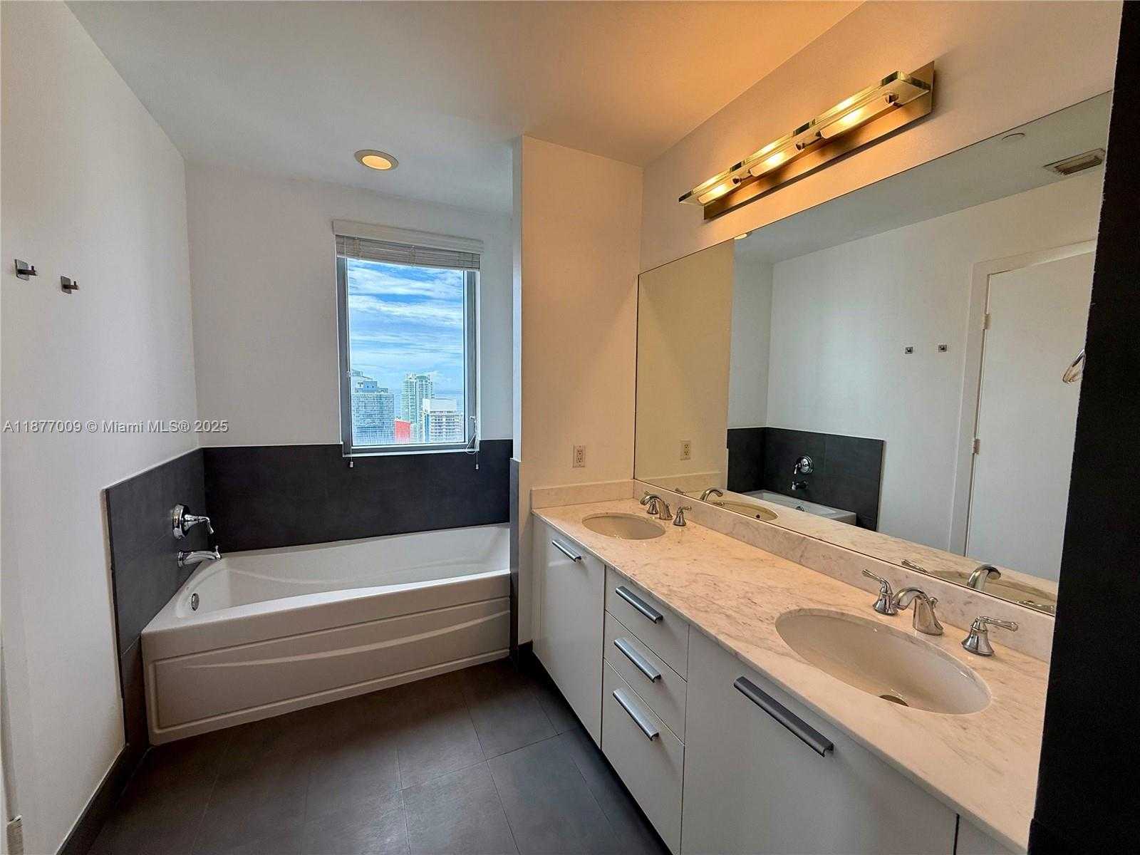 Small Image of 1060 BRICKELL AVE #4305, Miami Number 12