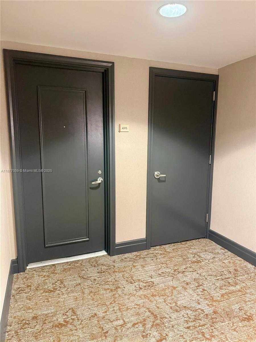 Small Image of 1060 BRICKELL AVE #4305, Miami Number 3
