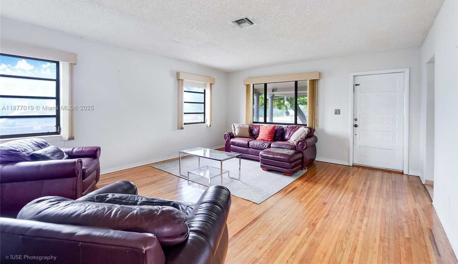 Small Image of 1321 WEST 2ND AVE #1321, Hialeah Number 4
