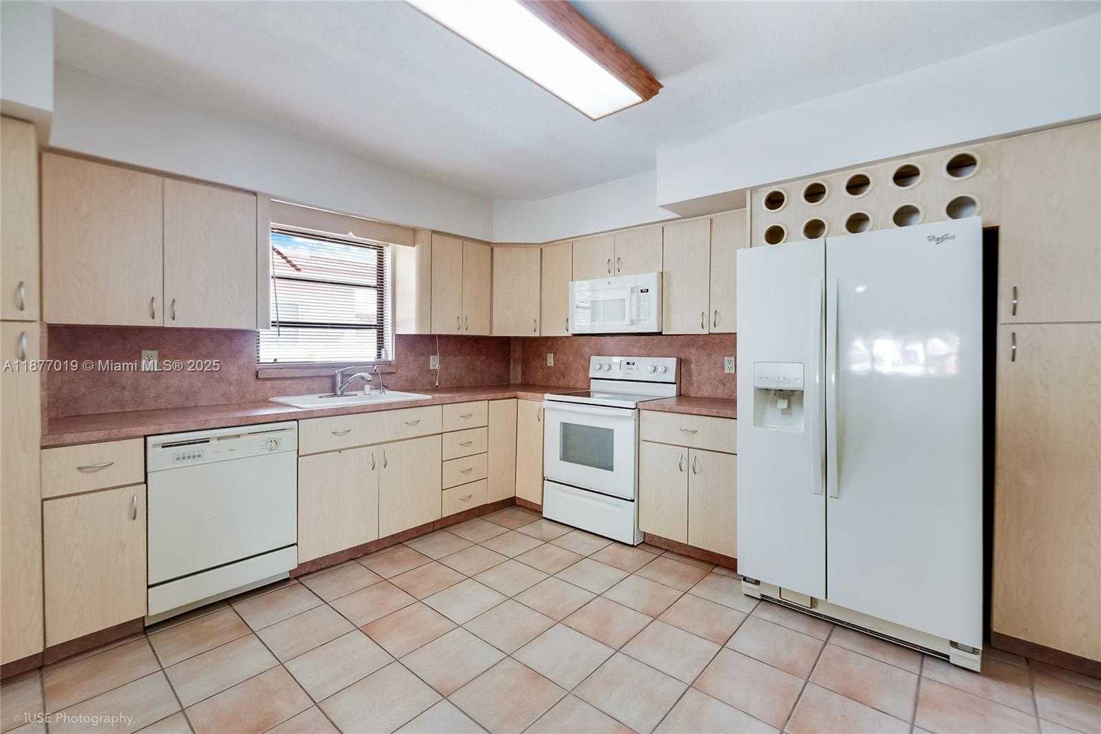 Small Image of 1321 WEST 2ND AVE #1321, Hialeah Number 6