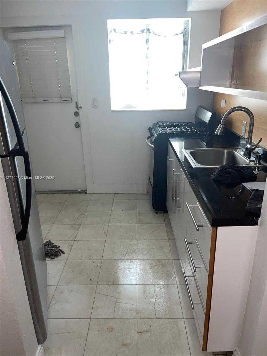 Small Image of 505 74TH ST #A5, Miami Beach Number 4
