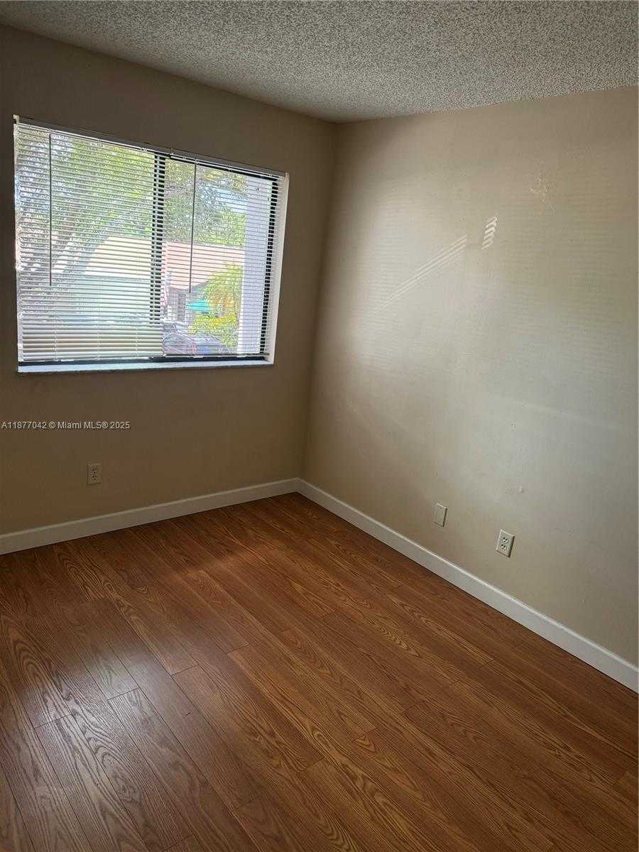 Small Image of 5224 GATE LAKE RD #5224, Tamarac Number 18