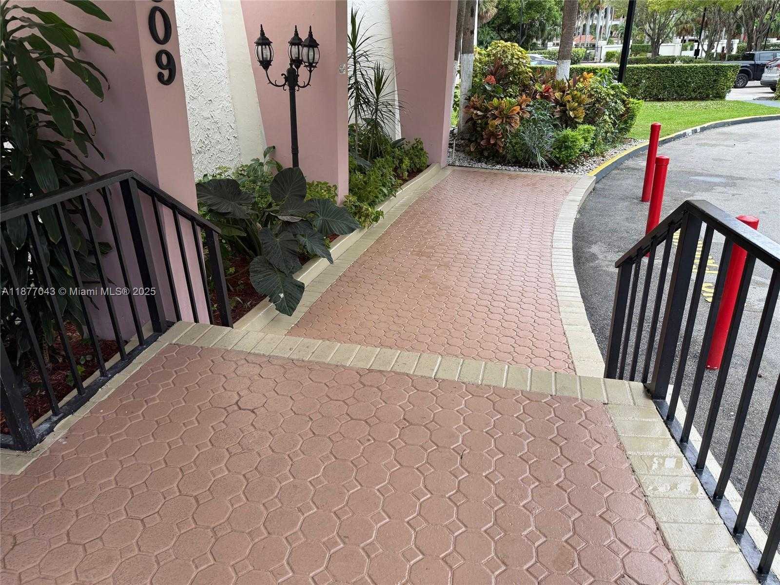 Small Image of 16909 NORTH BAY RD #712, Sunny Isles Beach Number 26