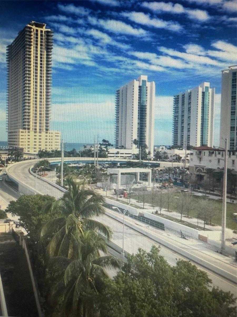 Small Image of 16909 NORTH BAY RD #712, Sunny Isles Beach Number 28