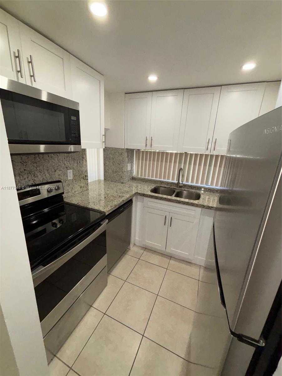 Small Image of 17011 NORTH BAY RD #204, Sunny Isles Beach Number 25