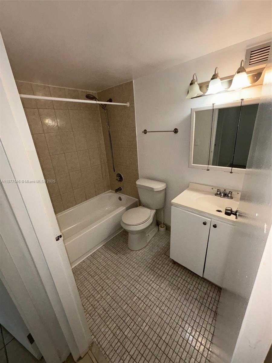 Small Image of 17011 NORTH BAY RD #204, Sunny Isles Beach Number 31