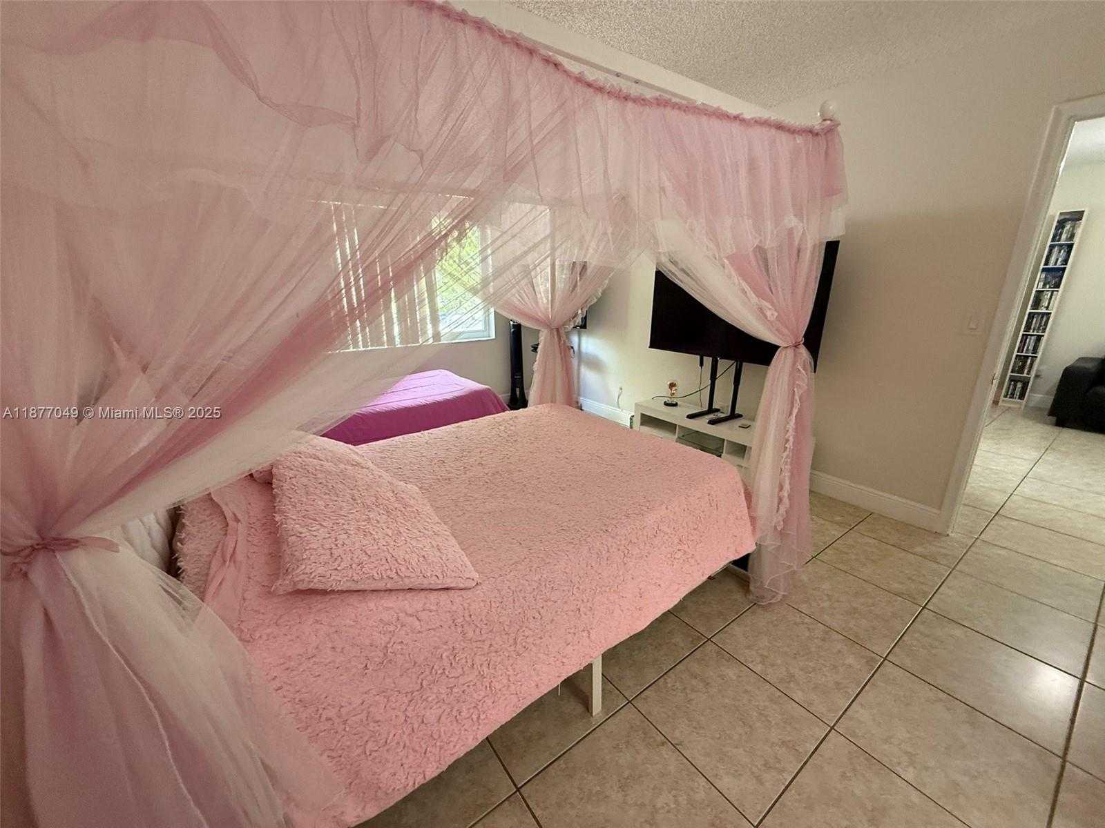 Small Image of 8101 CAMINO REAL #C315, Miami Number 12