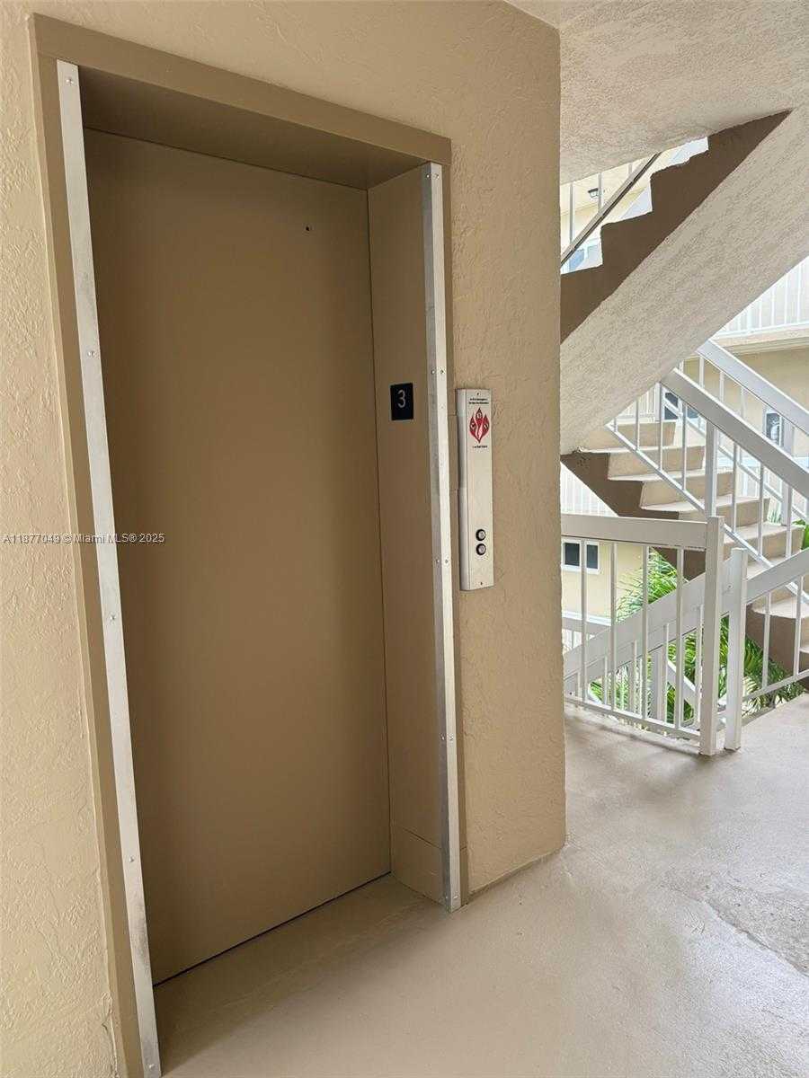 Small Image of 8101 CAMINO REAL #C315, Miami Number 19