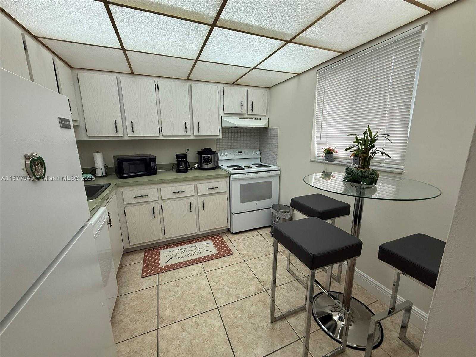 Small Image of 8101 CAMINO REAL #C315, Miami Number 4
