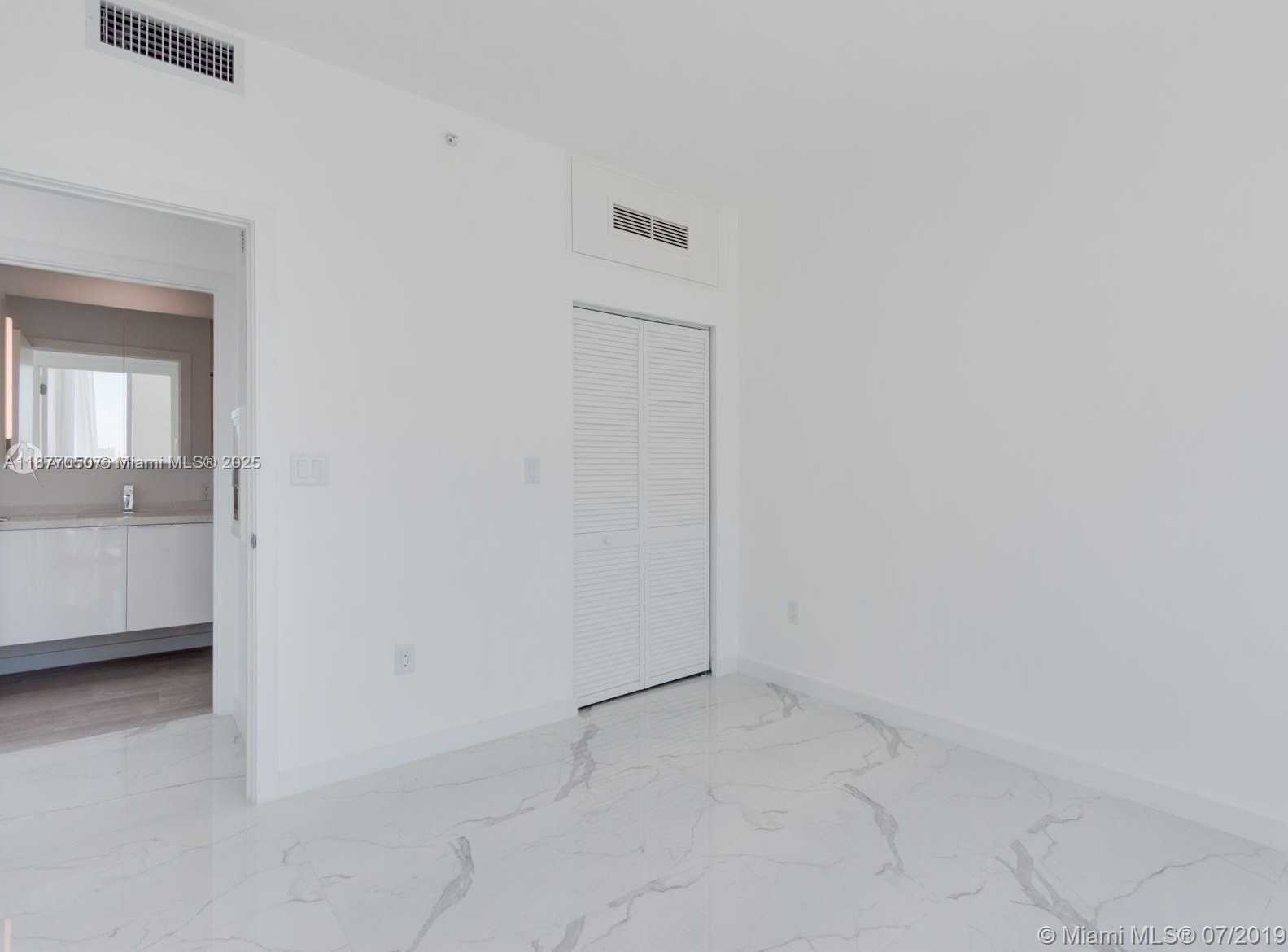 Small Image of 8425 CRESPI BLVD #401, Miami Beach Number 11