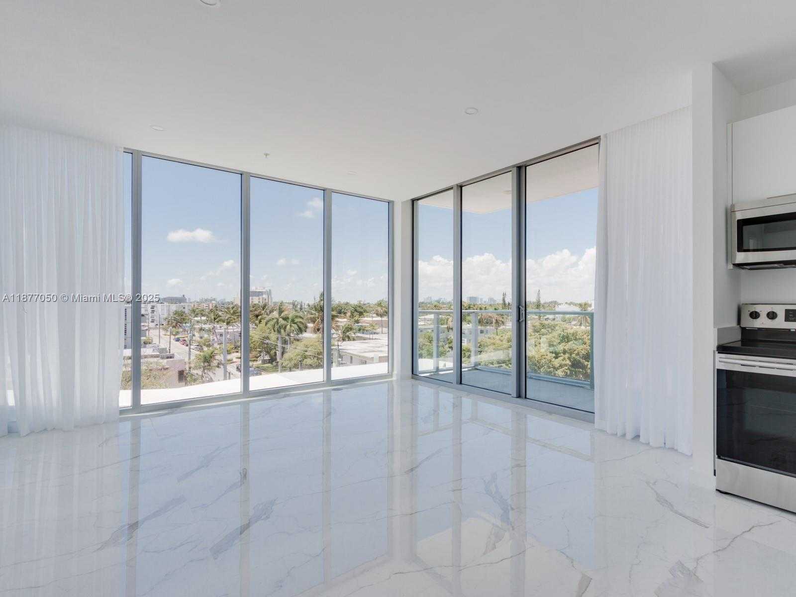 Small Image of 8425 CRESPI BLVD #401, Miami Beach Number 3