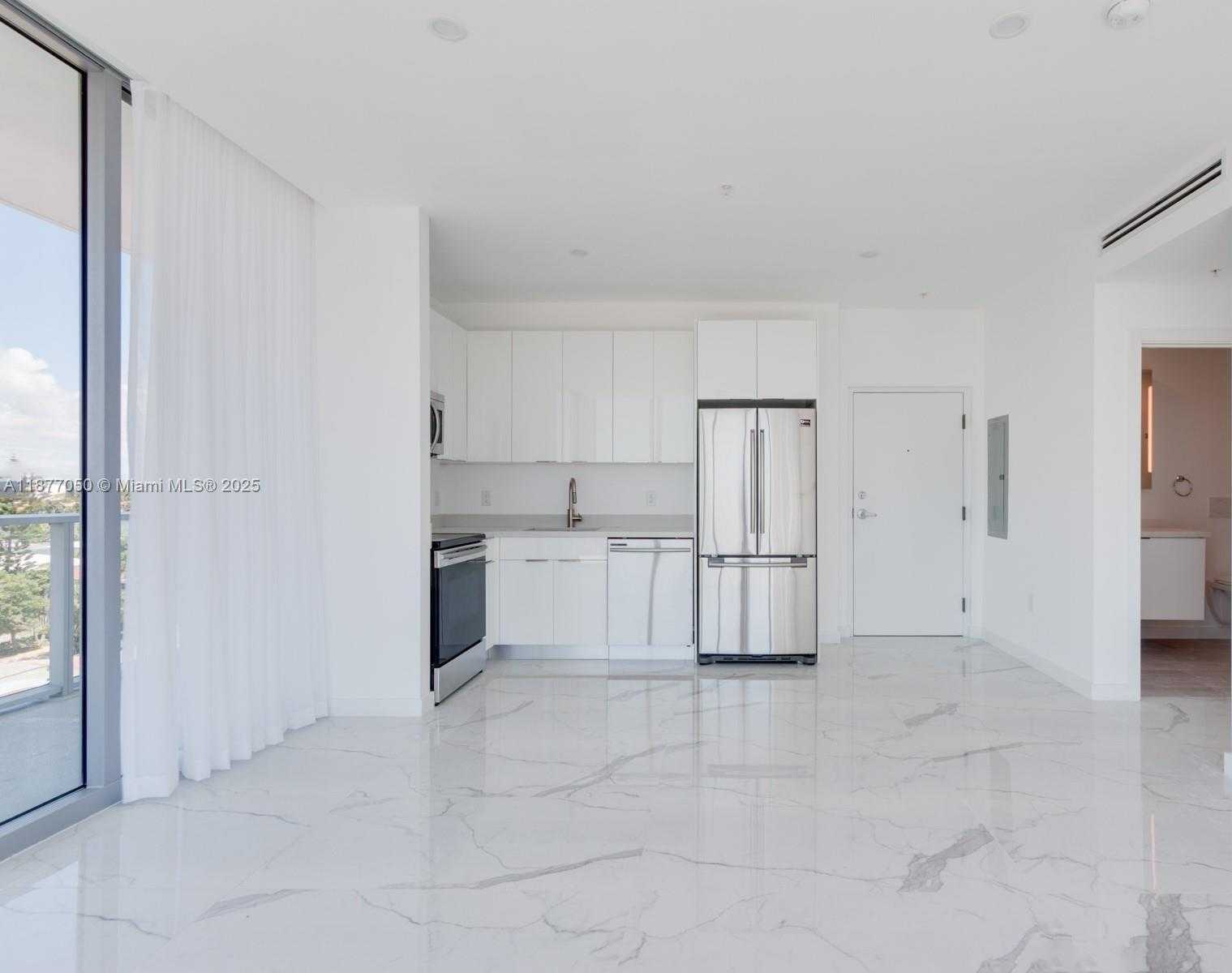 Small Image of 8425 CRESPI BLVD #401, Miami Beach Number 6