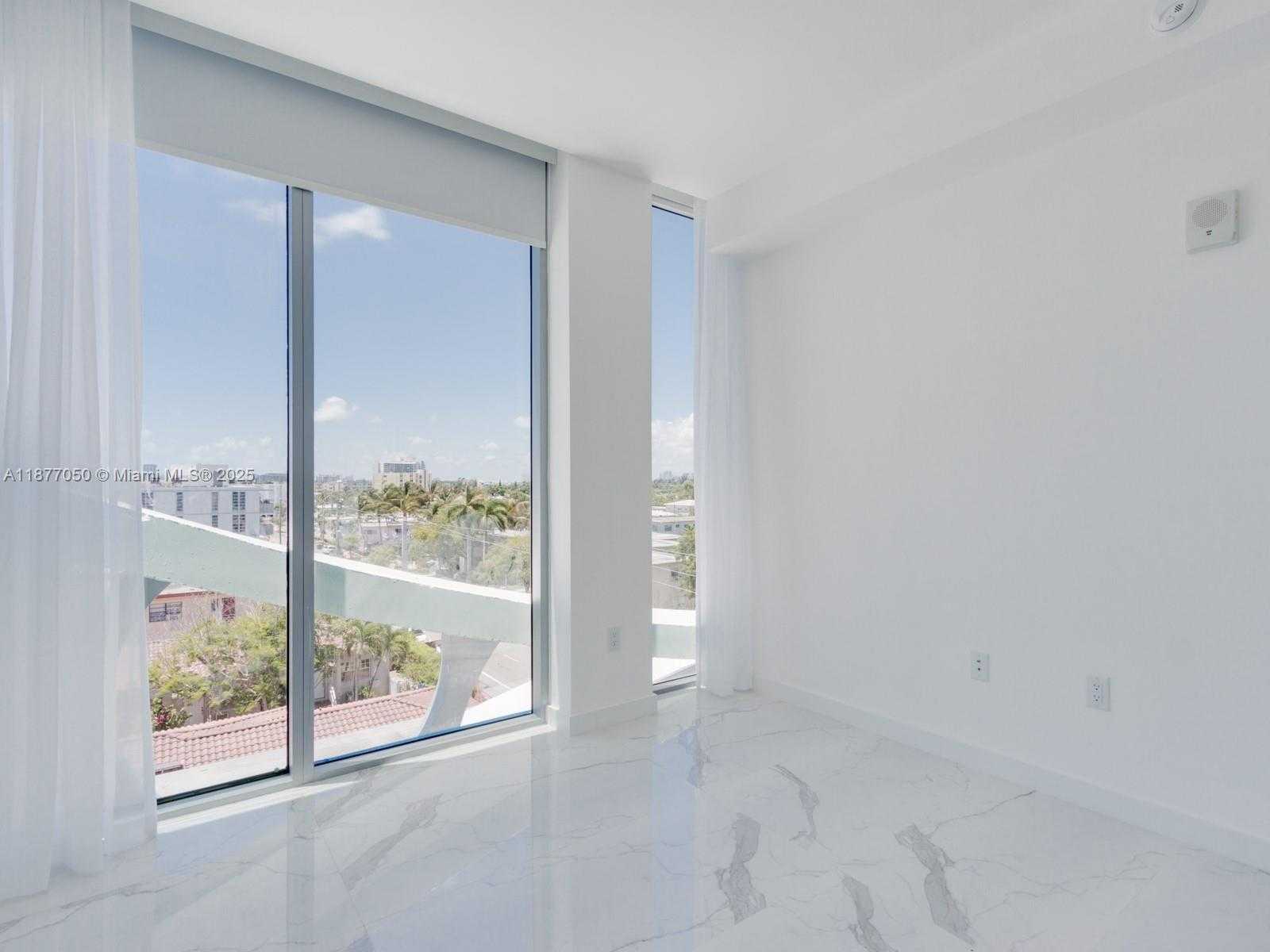 Small Image of 8425 CRESPI BLVD #401, Miami Beach Number 9