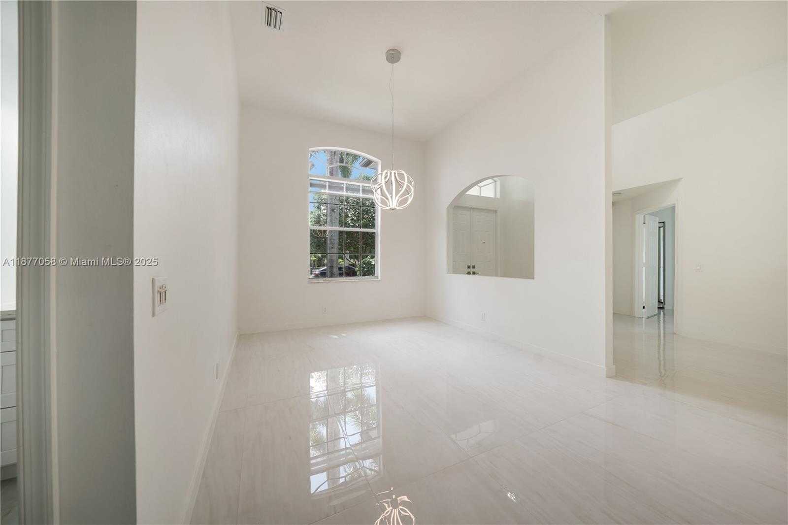 Small Image of 2527 JARDIN DR, Weston Number 12