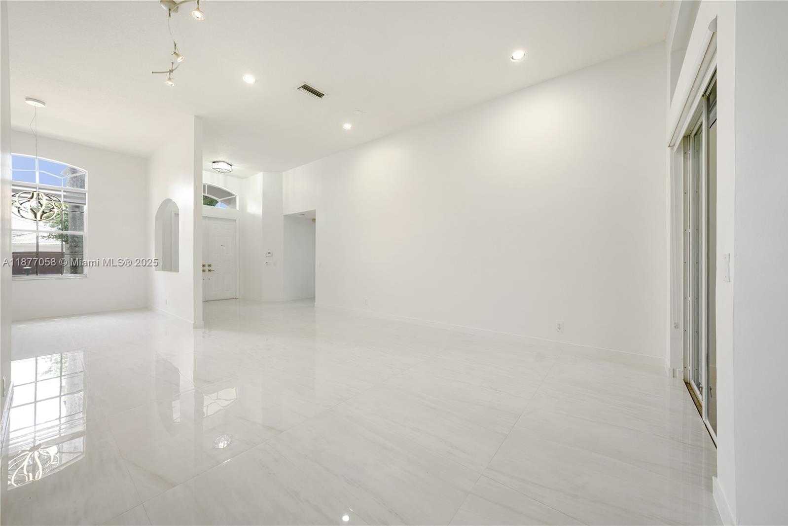 Small Image of 2527 JARDIN DR, Weston Number 15