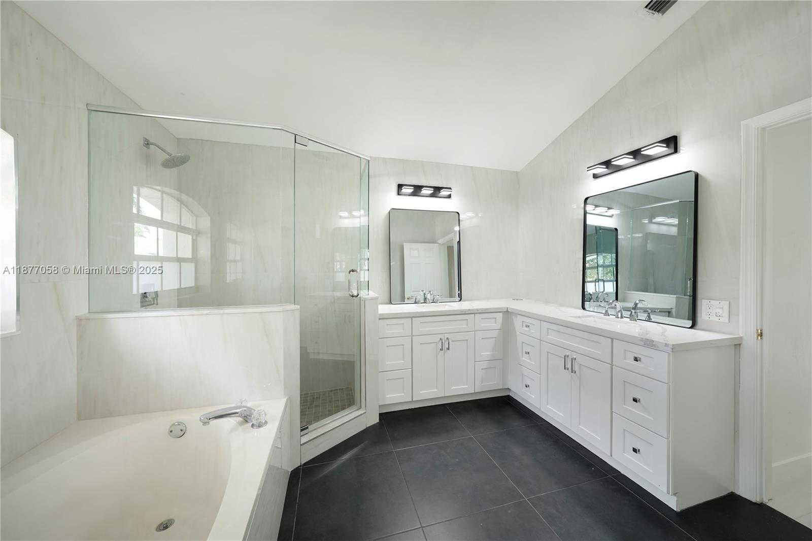Small Image of 2527 JARDIN DR, Weston Number 22