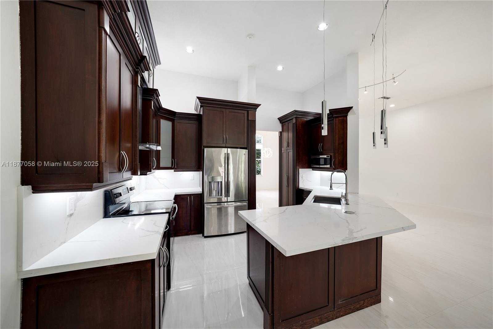 Small Image of 2527 JARDIN DR, Weston Number 3