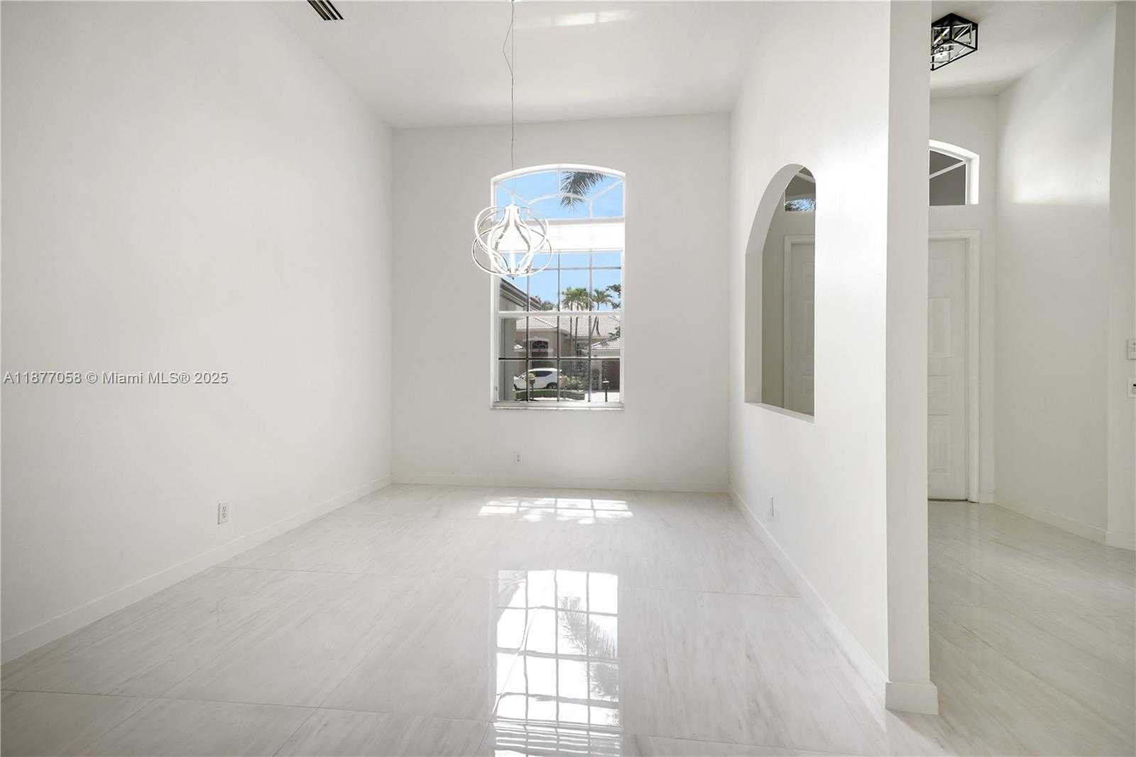Small Image of 2527 JARDIN DR, Weston Number 5