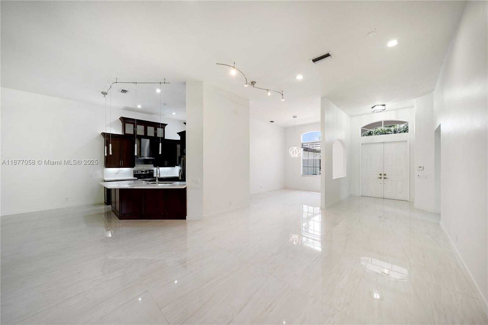 Small Image of 2527 JARDIN DR, Weston Number 6