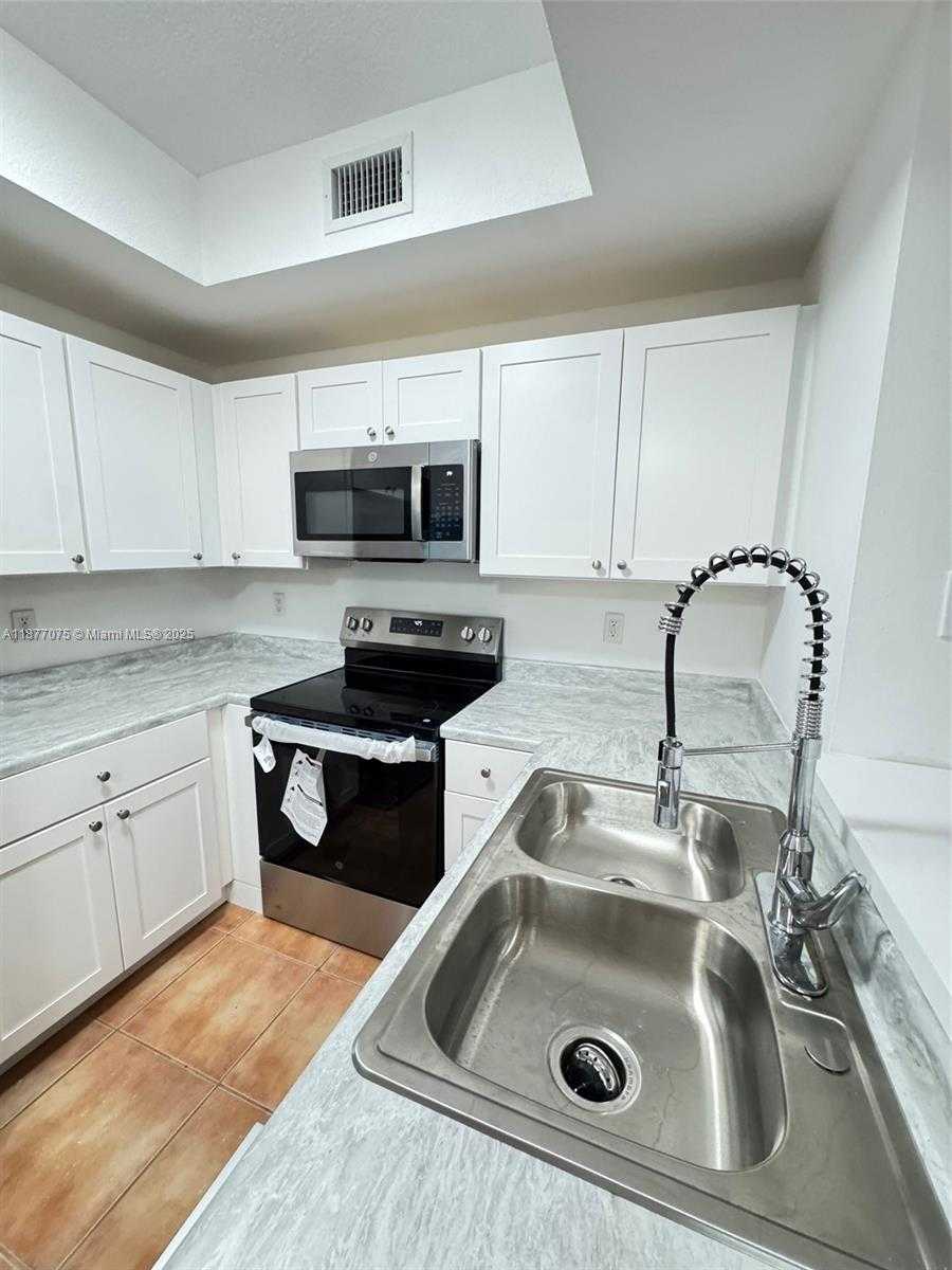 Small Image of 10170 SOUTH WEST 88TH ST #305, Miami Number 4