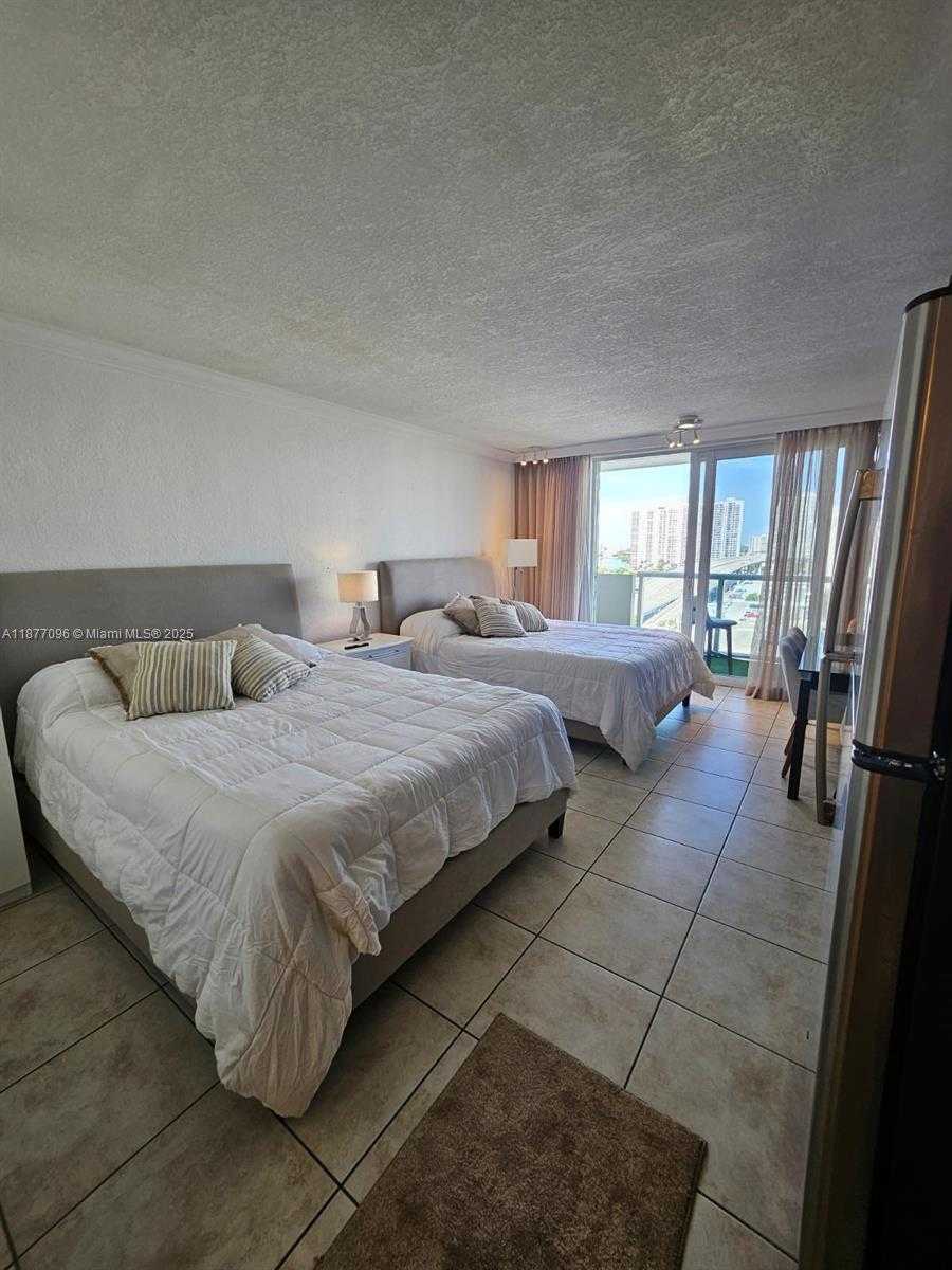Small Image of 19201 COLLINS AVE #1036, Sunny Isles Beach Number 3