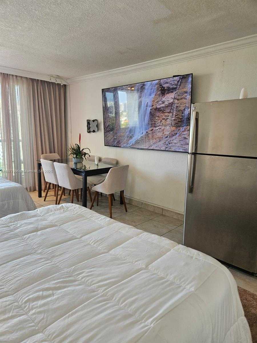 Small Image of 19201 COLLINS AVE #1036, Sunny Isles Beach Number 4