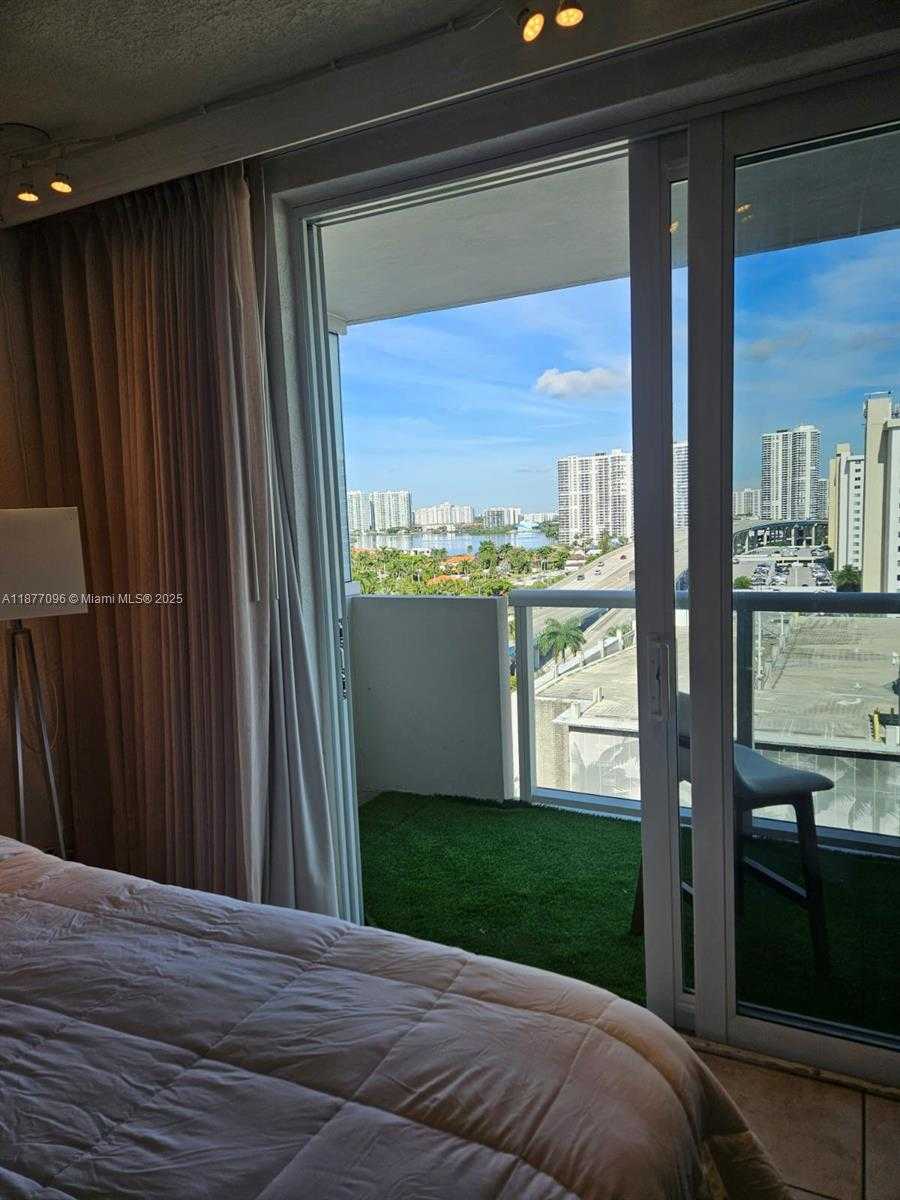 Small Image of 19201 COLLINS AVE #1036, Sunny Isles Beach Number 5