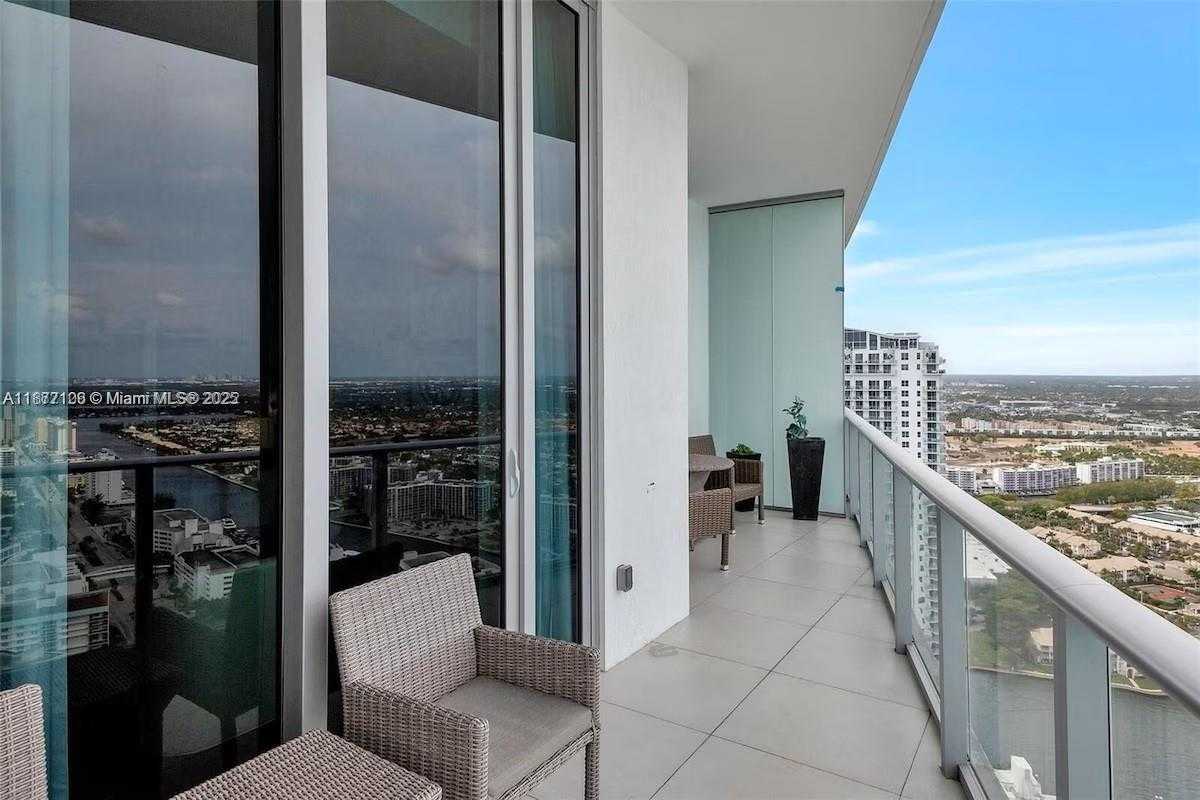 Small Image of 4111 SOUTH OCEAN DR #PH4106, Hollywood Number 3