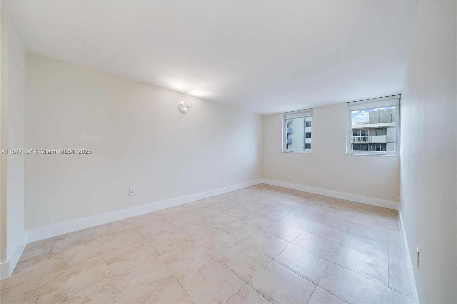 Small Image of 1665 BAY RD #521, Miami Beach Number 13