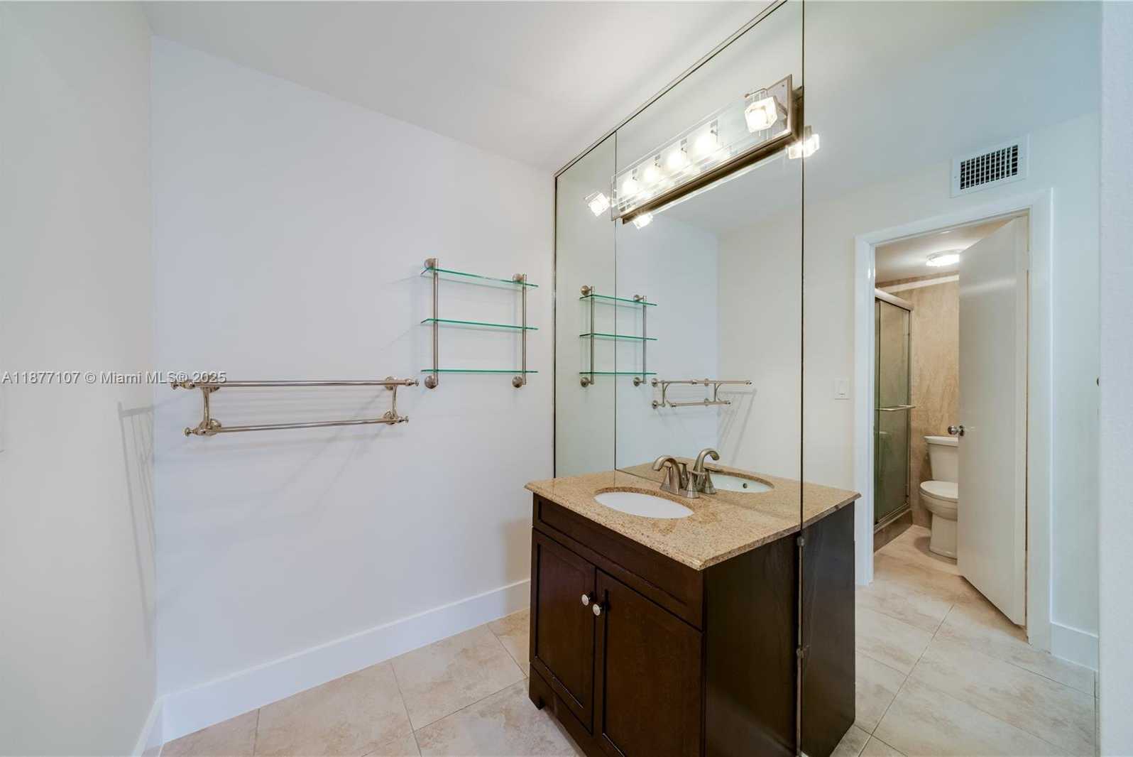 Small Image of 1665 BAY RD #521, Miami Beach Number 15