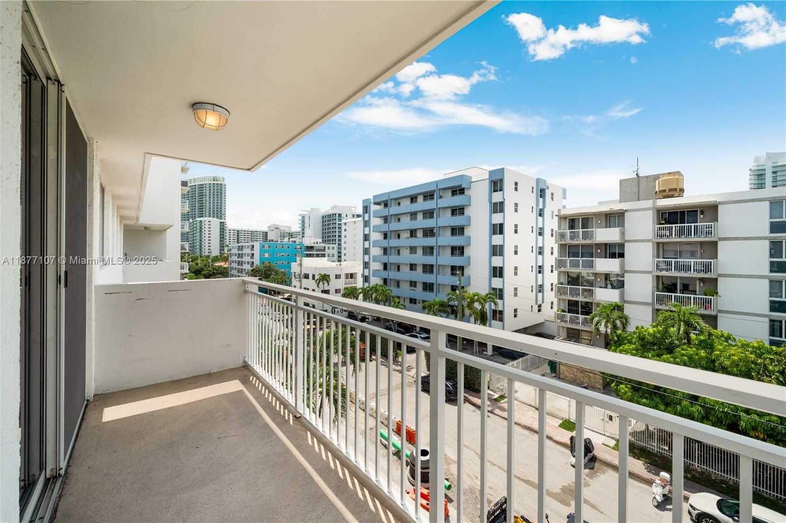 Small Image of 1665 BAY RD #521, Miami Beach Number 19