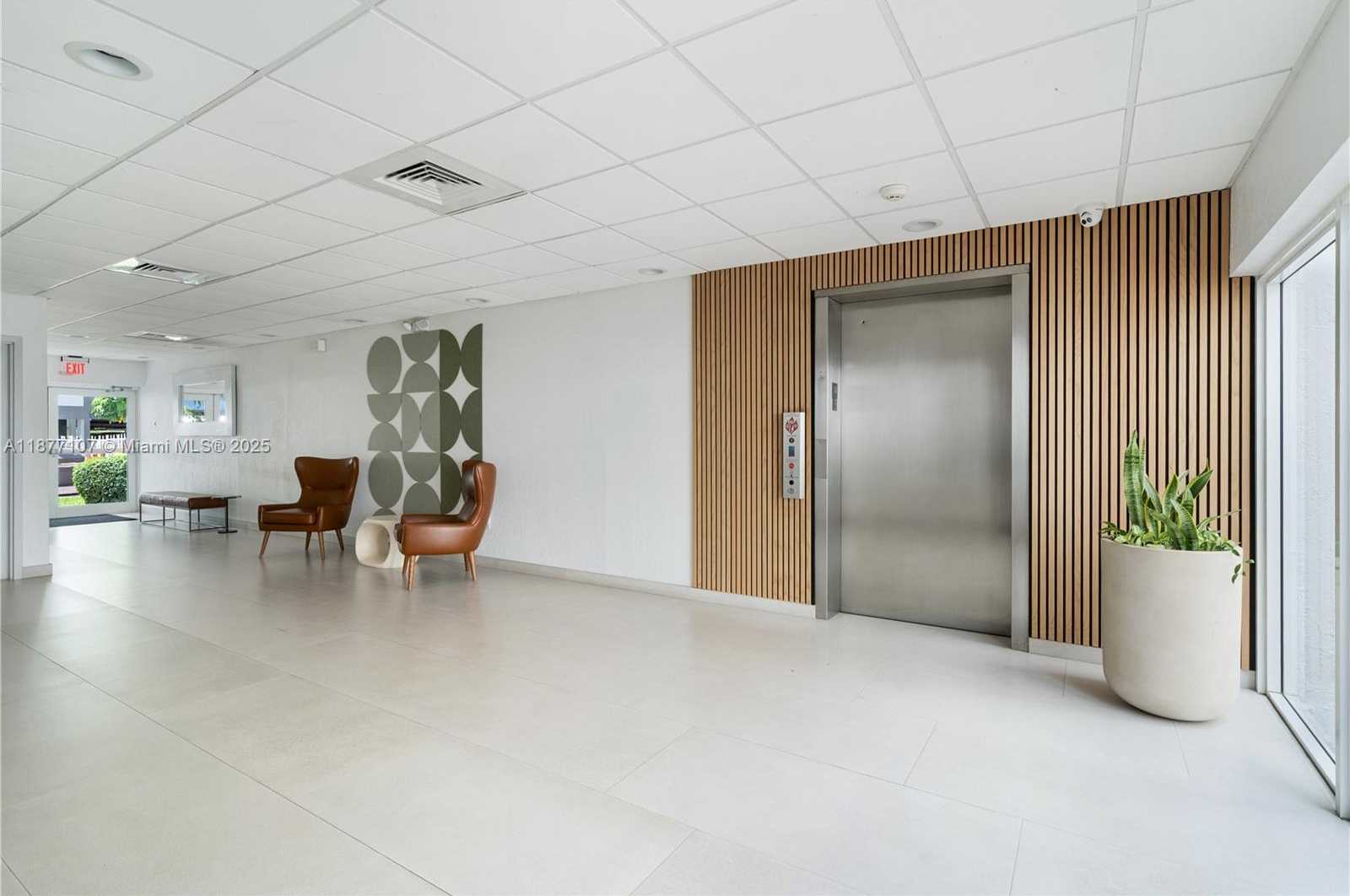 Small Image of 1665 BAY RD #521, Miami Beach Number 2