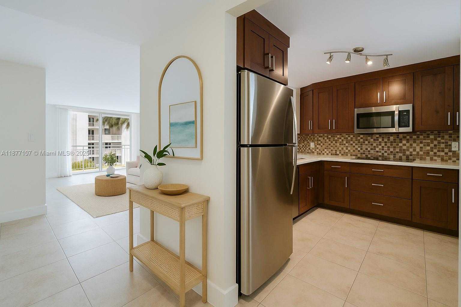 Small Image of 1665 BAY RD #521, Miami Beach Number 4