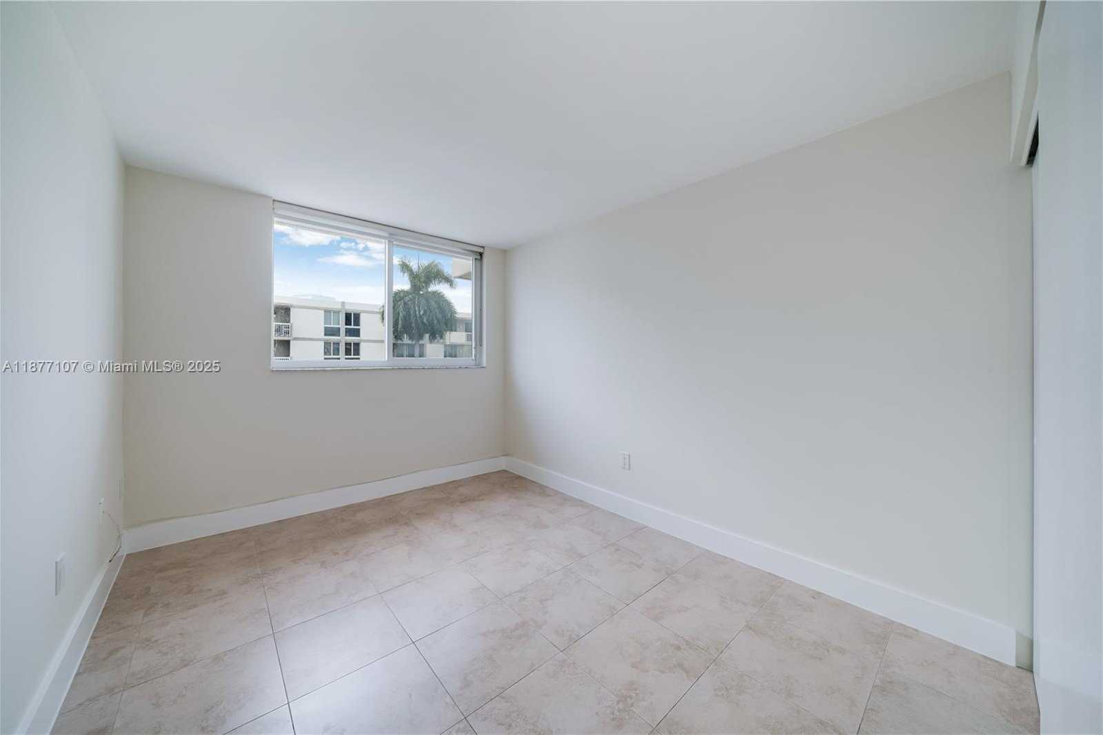 Small Image of 1665 BAY RD #521, Miami Beach Number 9