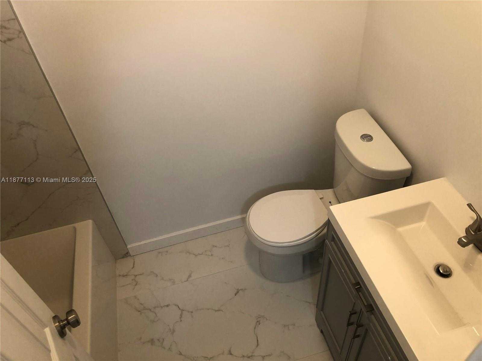 Small Image of 6735 NORTH WEST 193RD LN #6735, Hialeah Number 17