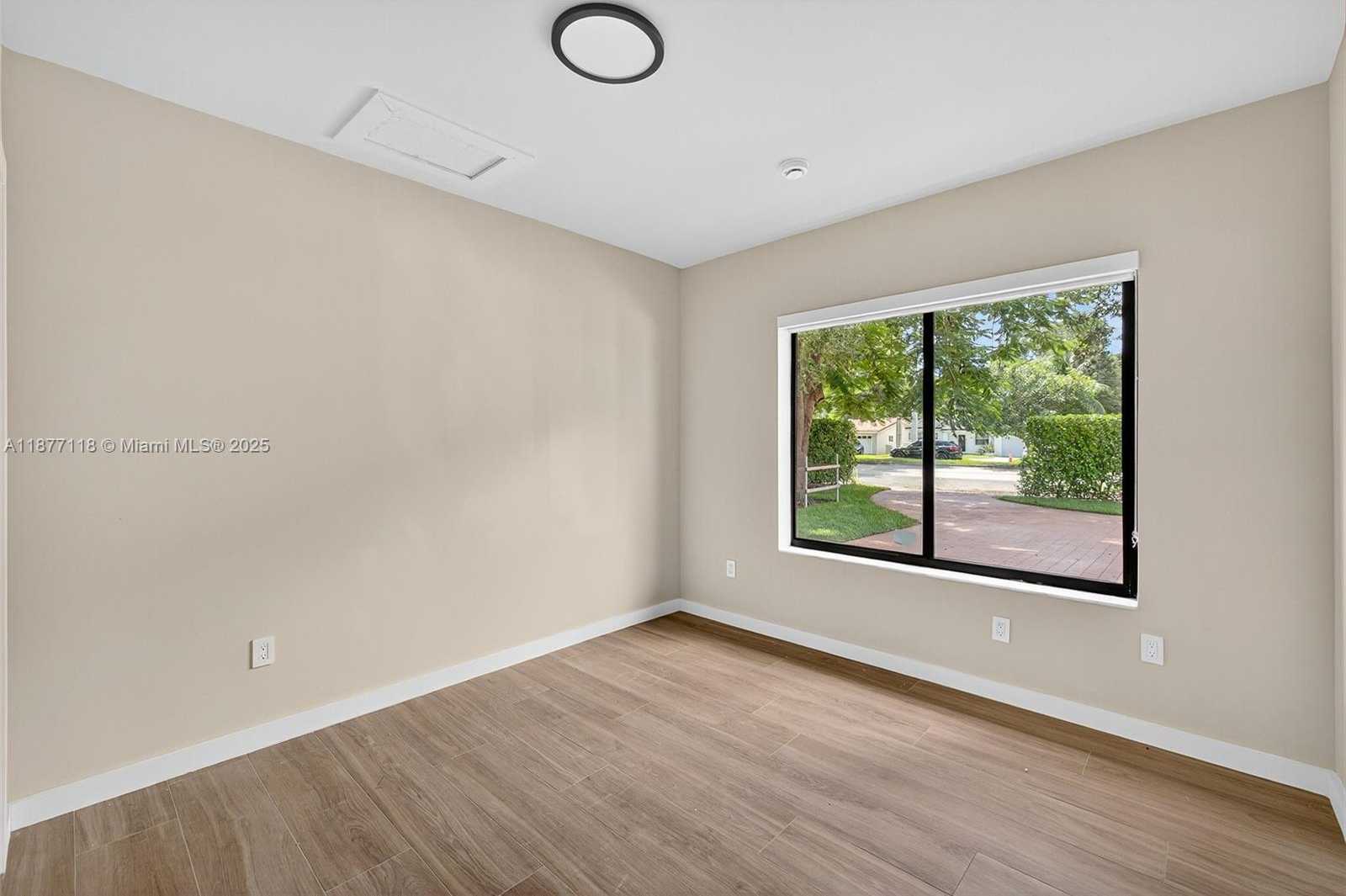 Small Image of 635 BIRD RD, Coral Gables Number 10