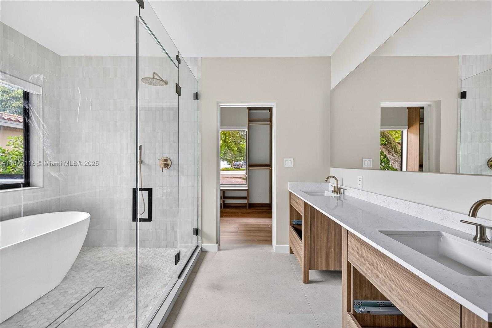 Small Image of 635 BIRD RD, Coral Gables Number 14