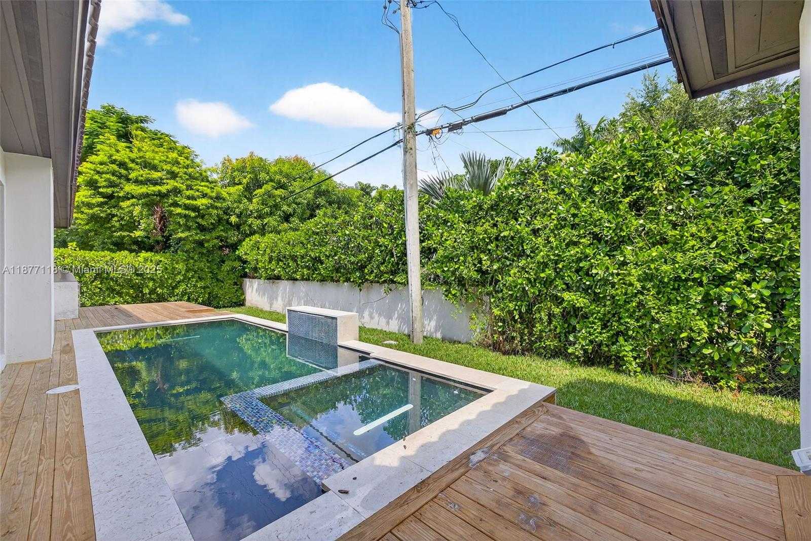 Small Image of 635 BIRD RD, Coral Gables Number 20