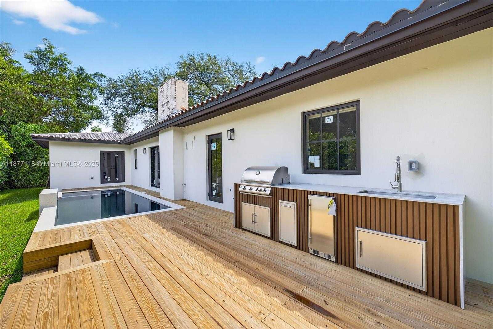 Small Image of 635 BIRD RD, Coral Gables Number 22