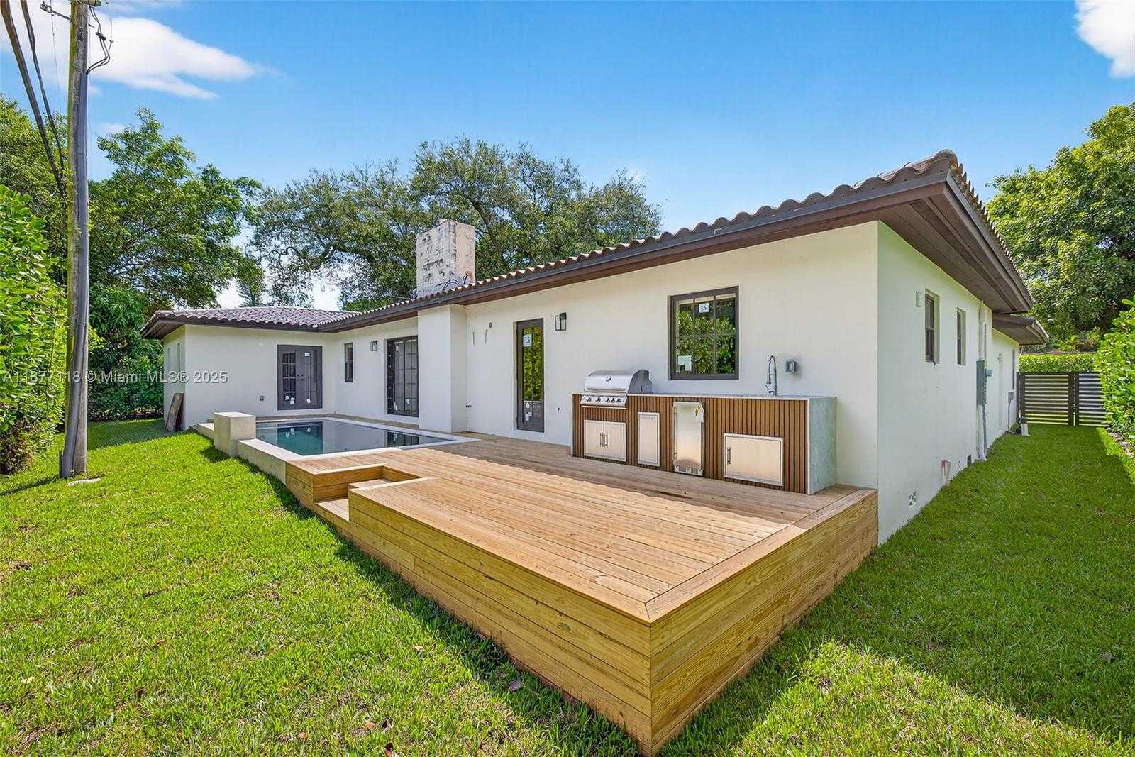 Small Image of 635 BIRD RD, Coral Gables Number 23